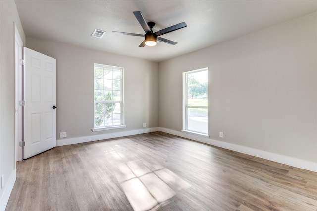 unfurnished room with light wood-type flooring and ceiling fan