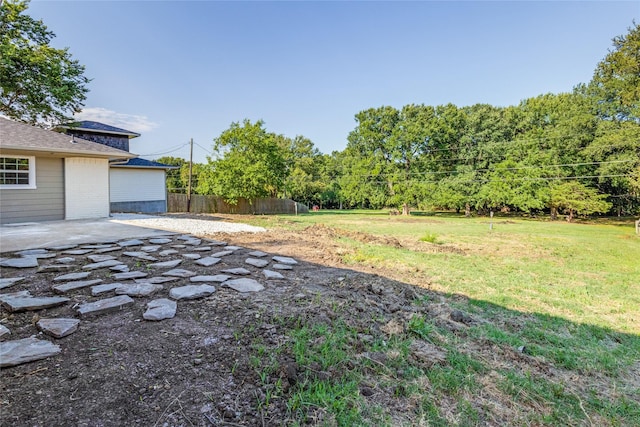 view of yard featuring a patio area