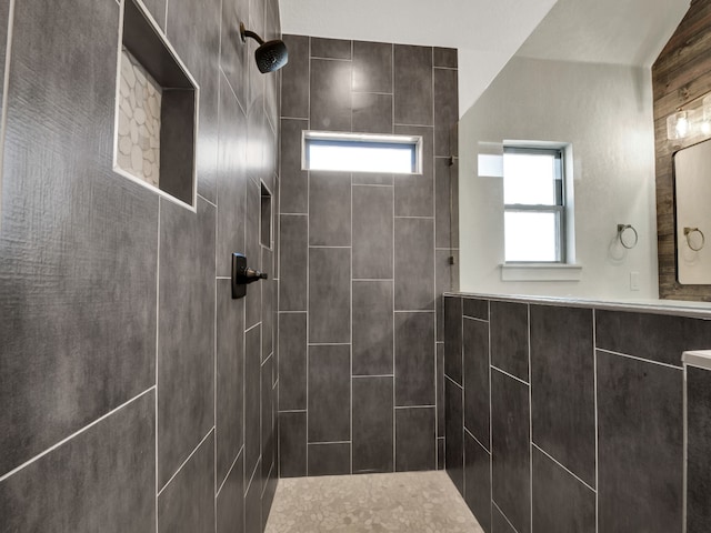 bathroom featuring a tile shower