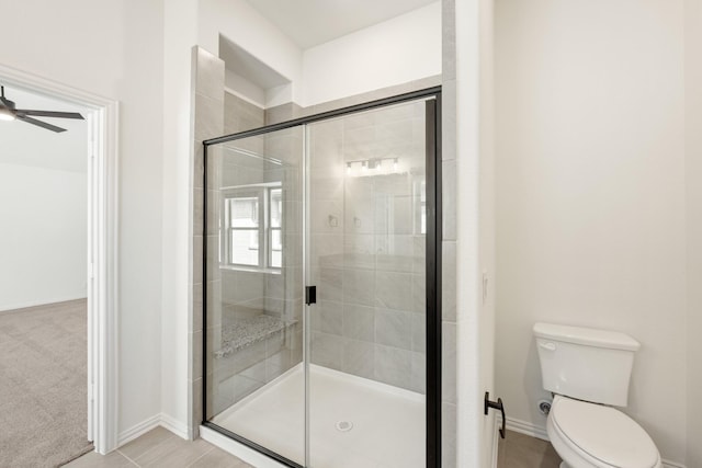 bathroom featuring walk in shower, toilet, and ceiling fan