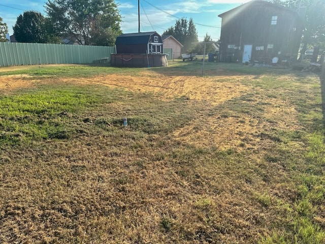 view of yard with a storage unit