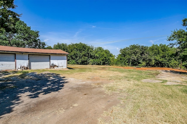 view of yard featuring an outbuilding and a garage