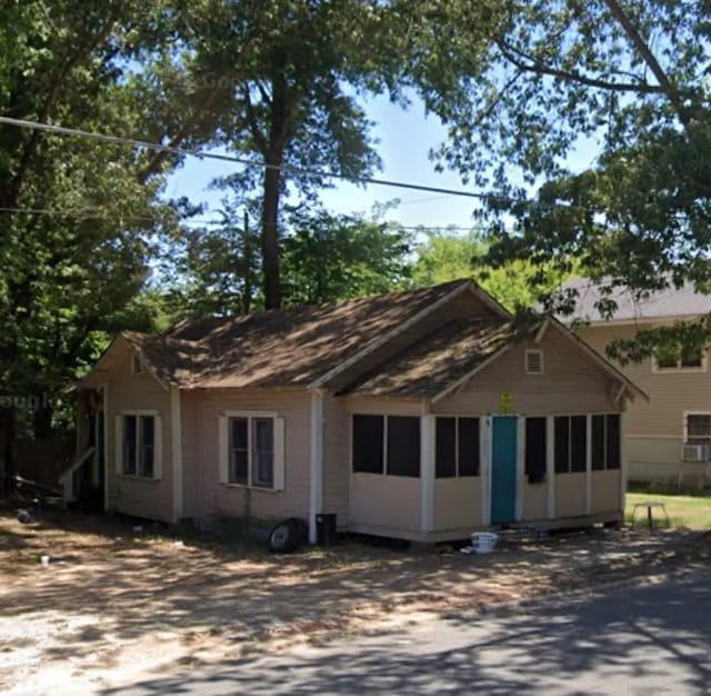 view of front facade with a sunroom