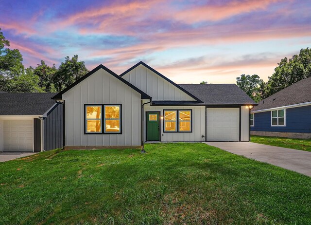 view of front facade featuring a garage and a lawn