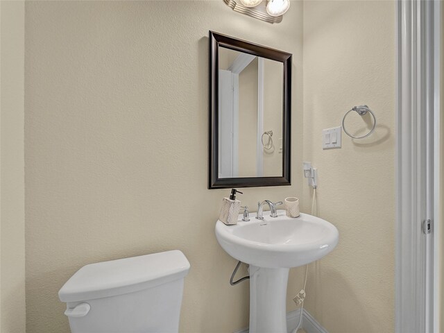 bathroom featuring toilet