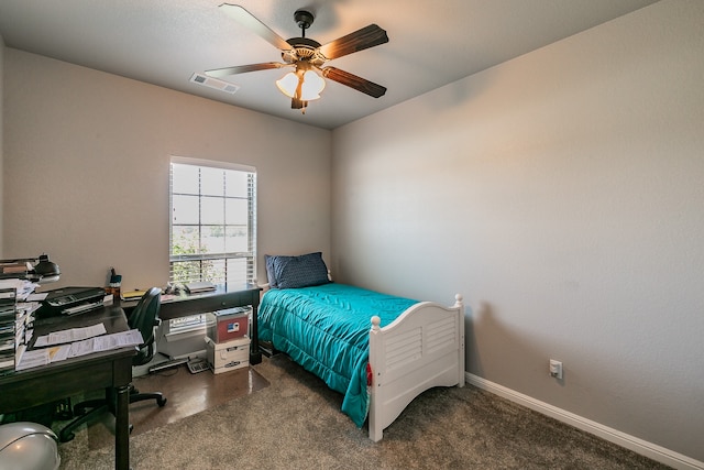 bedroom with ceiling fan