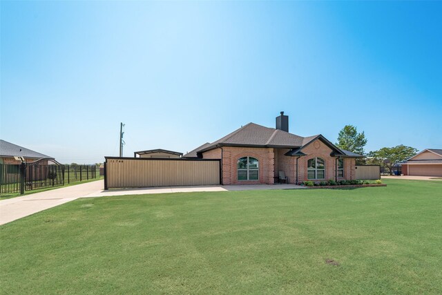 view of front facade with a front lawn