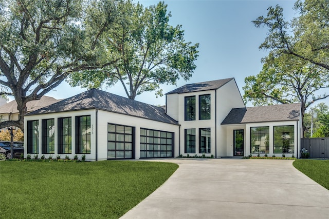 view of front of property with a front yard