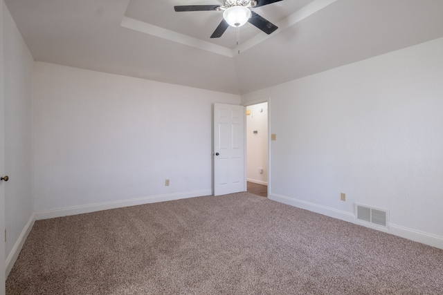 spare room with ceiling fan, carpet, and a tray ceiling