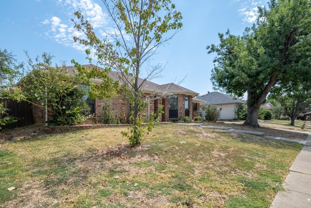 ranch-style house with a front yard