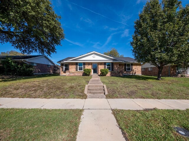 ranch-style home with a front lawn