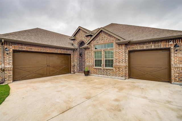 view of front facade featuring a garage