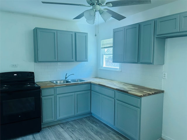 kitchen featuring light hardwood / wood-style floors, tasteful backsplash, black electric range, ceiling fan, and sink