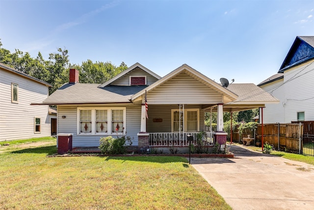 view of front of house with covered porch and a front lawn