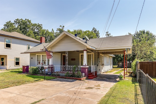 view of front of house featuring a porch and a front lawn