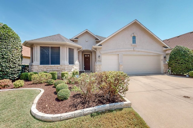 view of front of house with a front lawn