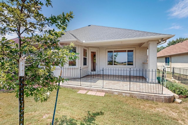 view of front of home featuring a front yard