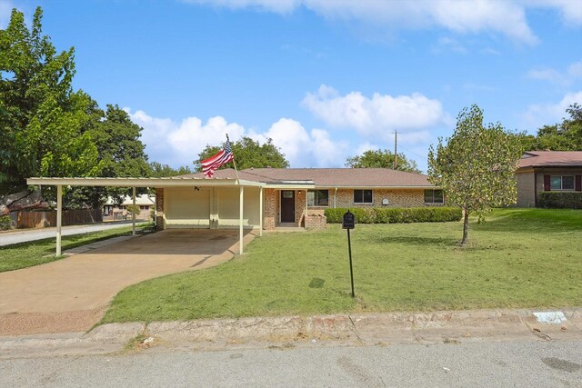 view of front of home with a front lawn and a carport