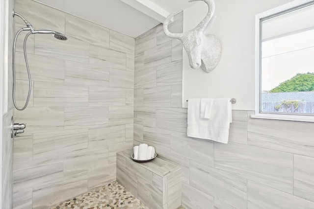 bathroom featuring a tile shower