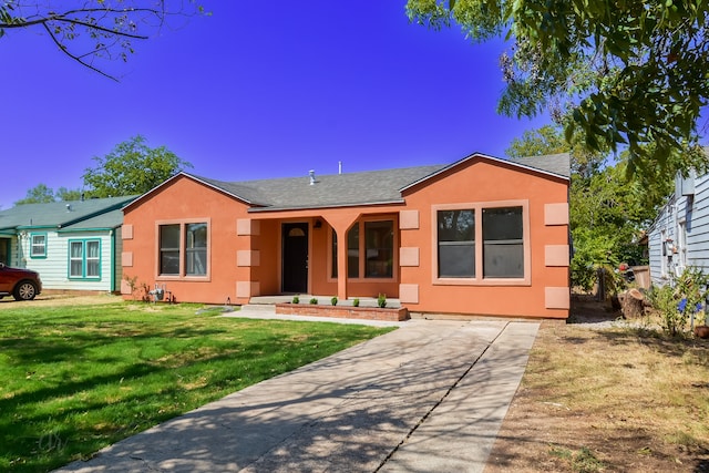 ranch-style home with a front yard