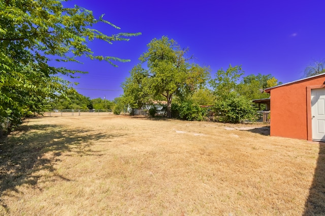 view of yard with a storage shed