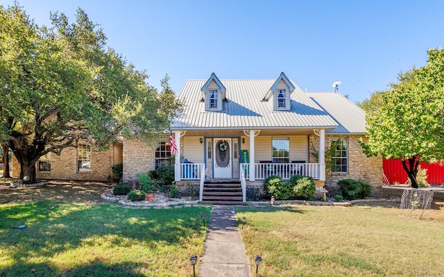 view of front of home featuring a front lawn and covered porch