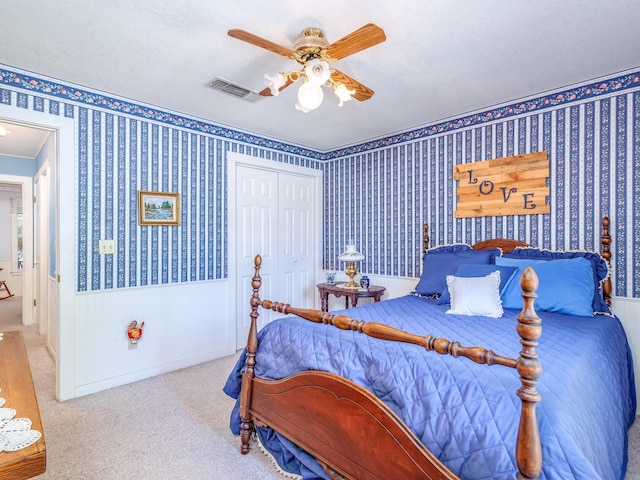 bedroom with light colored carpet, visible vents, ceiling fan, baseboards, and wallpapered walls