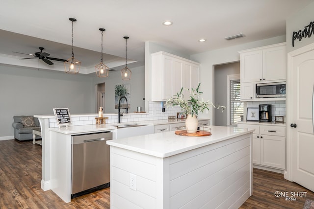 kitchen with stainless steel appliances, light countertops, and a center island