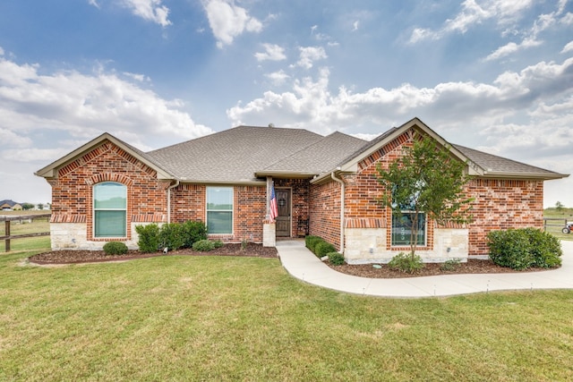 view of front of home featuring a front yard