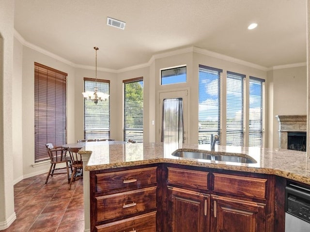 kitchen with crown molding, a notable chandelier, visible vents, a sink, and dishwasher