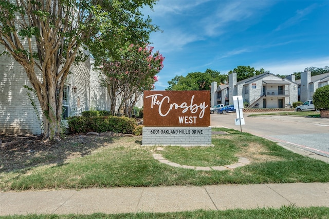 view of community / neighborhood sign