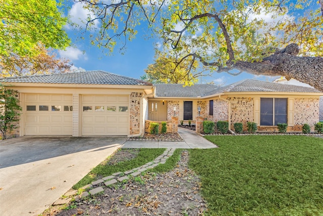 view of front of house featuring a front yard and a garage