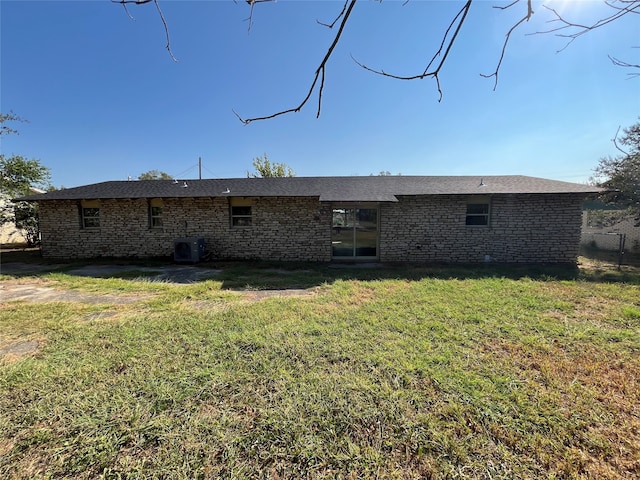 back of house featuring a yard