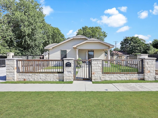 view of front facade featuring a front yard