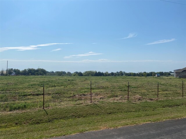 view of yard featuring a rural view