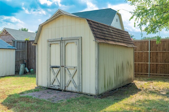 view of outdoor structure with a yard