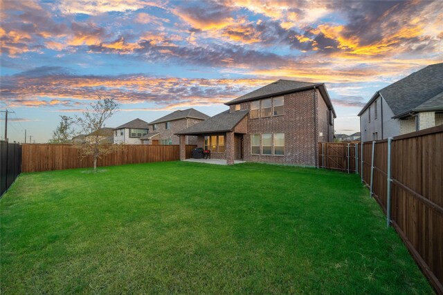 view of yard at dusk