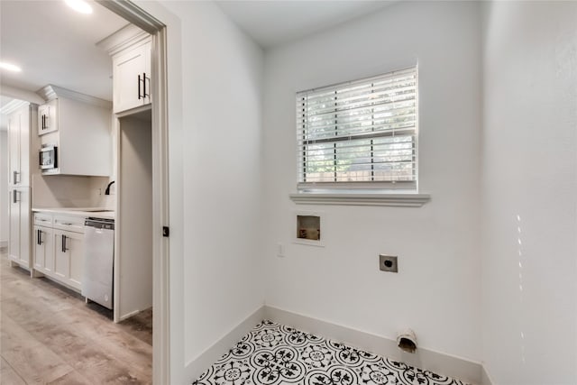 washroom with washer hookup, hookup for an electric dryer, a sink, laundry area, and baseboards