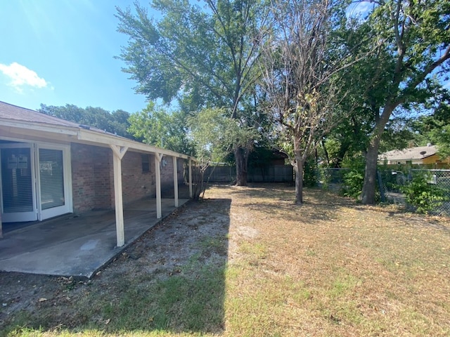 view of yard featuring a patio area