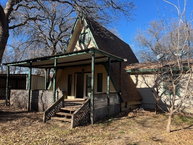 view of front of property featuring covered porch