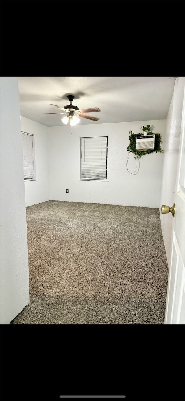 empty room featuring carpet and ceiling fan