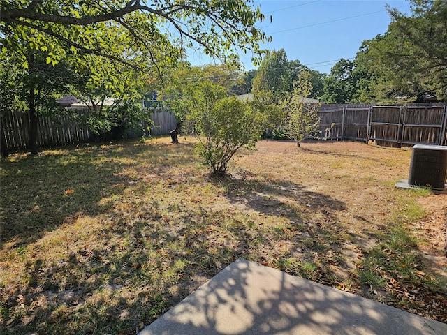 view of yard featuring cooling unit