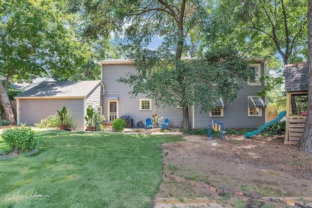 back of house featuring a lawn