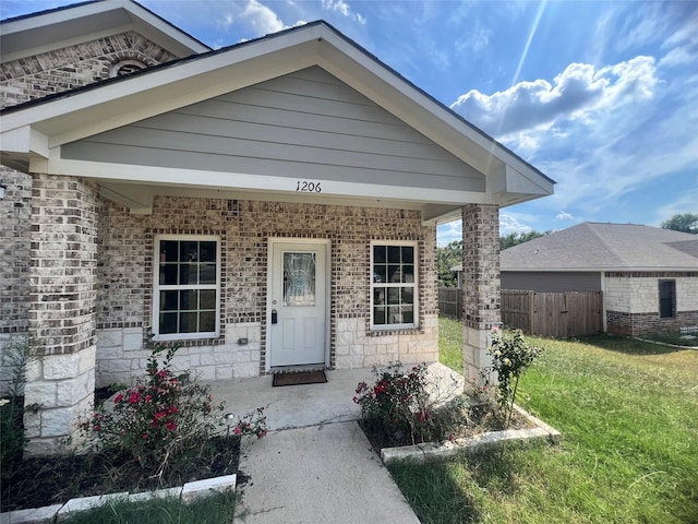 view of front of home featuring a porch and a front lawn