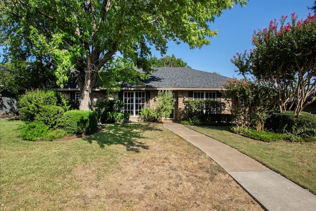 single story home featuring a front yard