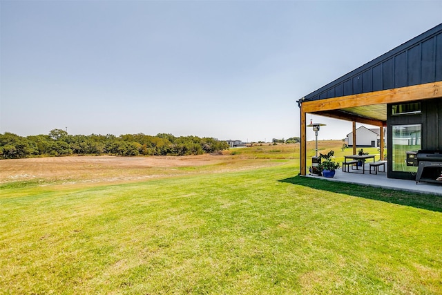 view of yard featuring a patio