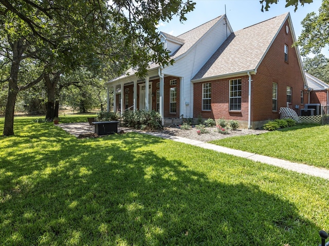 view of front of home featuring a front lawn and covered porch