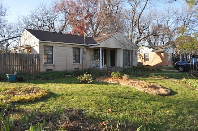 view of front of house featuring a porch and a front lawn