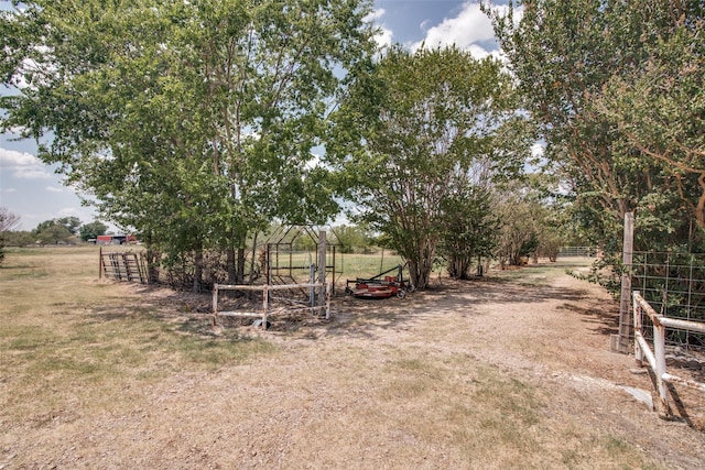 view of yard featuring a rural view