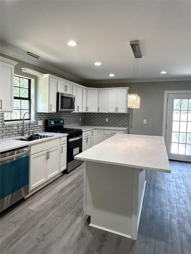 kitchen with stainless steel appliances, pendant lighting, and dark hardwood / wood-style floors